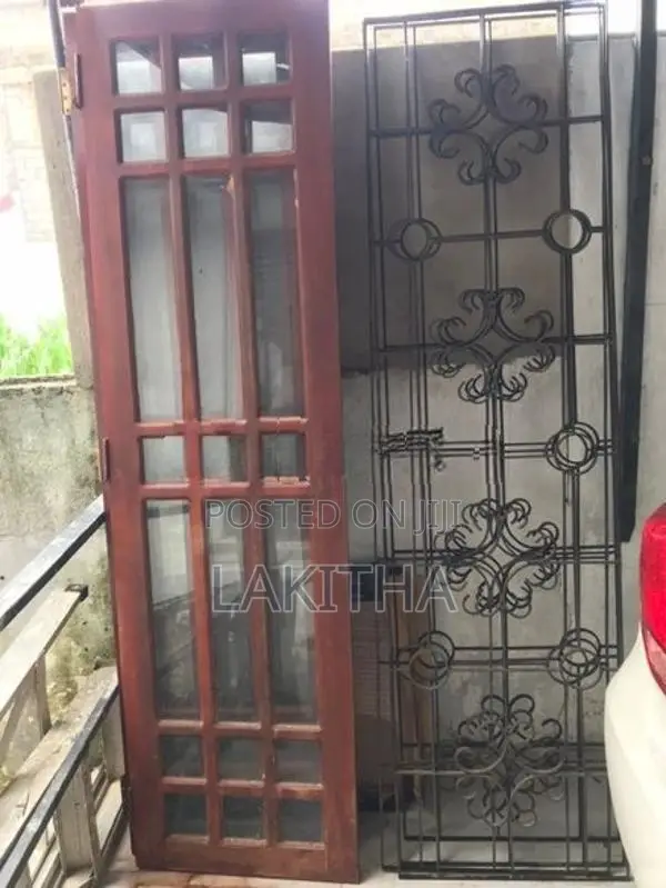 Mahogani Window with Frames