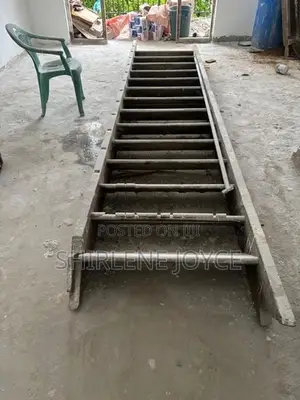 Wood Straight Ladder