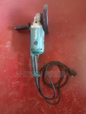 Makita GA7020 Heavy Duty Angle Grinder
