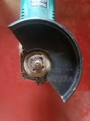 Makita GA7020 Heavy Duty Angle Grinder