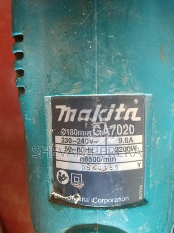 Makita GA7020 Heavy Duty Angle Grinder