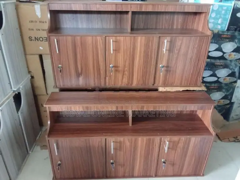 3 door pantry cupboard (I-10)