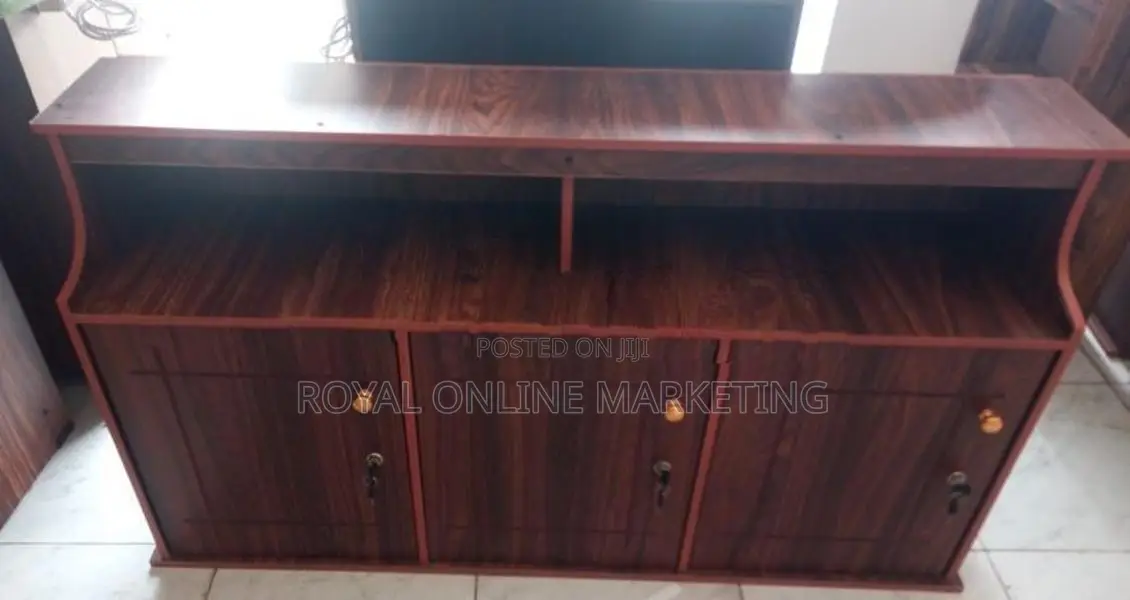3 door pantry cupboard (I-10)
