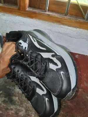 Shoes size 43