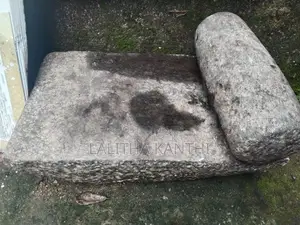 ගල් වංගෙඩියක් සහ මිරිස් ගලක්