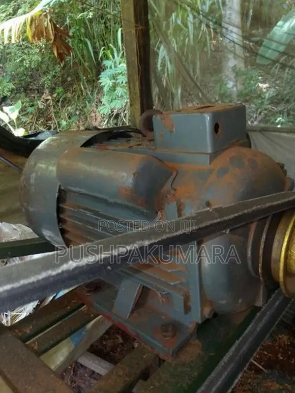 Coconut Husk Cutting Machine