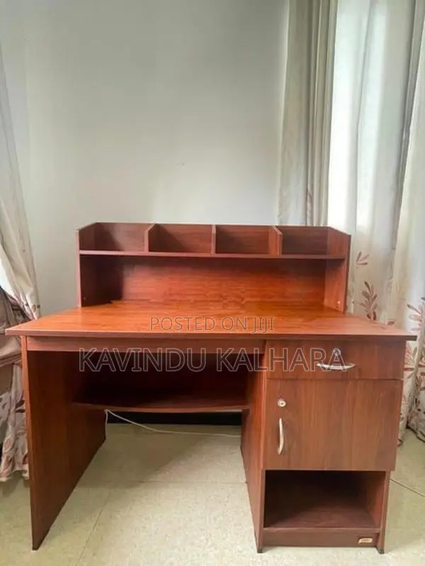 පොත් මේසය