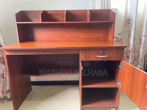 පොත් මේසය