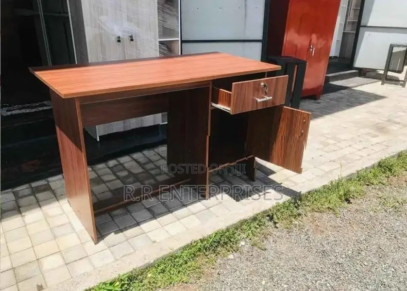 New 4*2 Ft Melamine Office Table