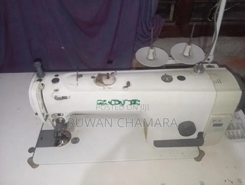 Zoje මහන මැශින්