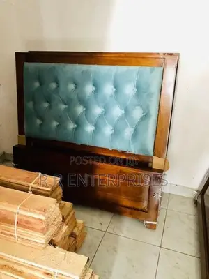 New 6*4 Ft Teak Box Cushion Bed