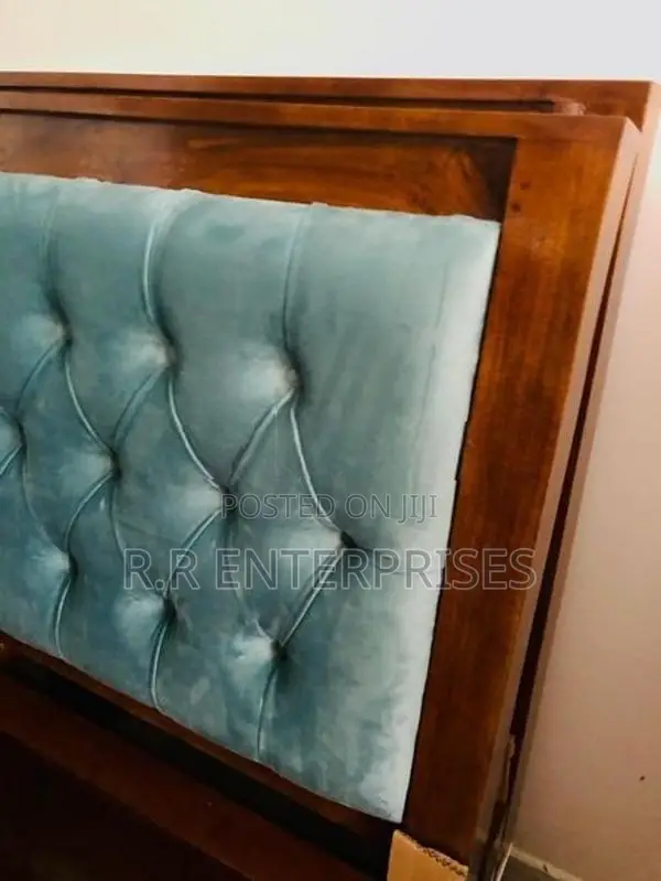 New 6*4 Ft Teak Box Cushion Bed