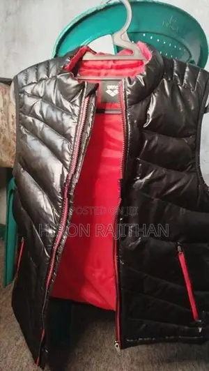 Arena Brand Men's Padded/Puffer Sleeveless Vest