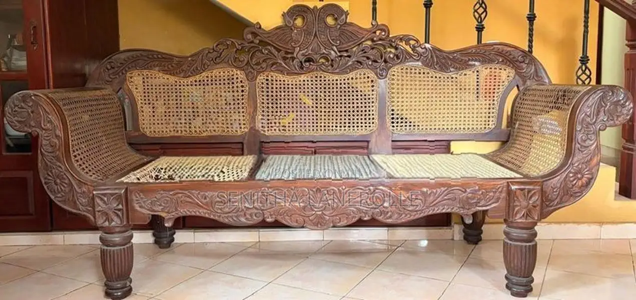 Antique Teak Couch (Kavichchi)