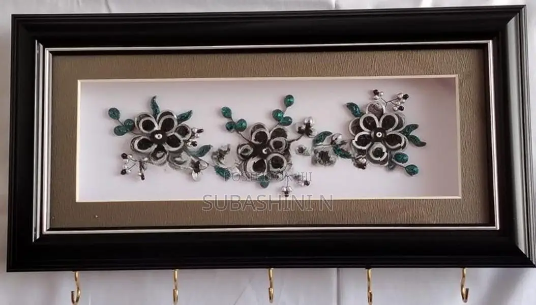 Hand-Crafted Paper Quilling Wall Hanging With Key Holder