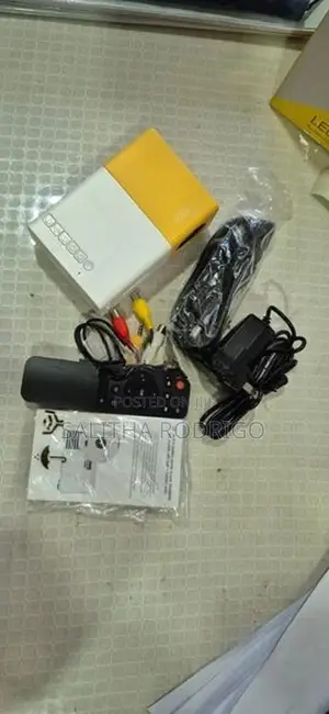 YG-300 LED Mini Projector