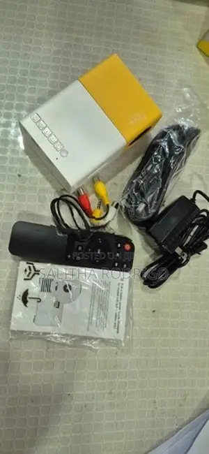 YG-300 LED Mini Projector
