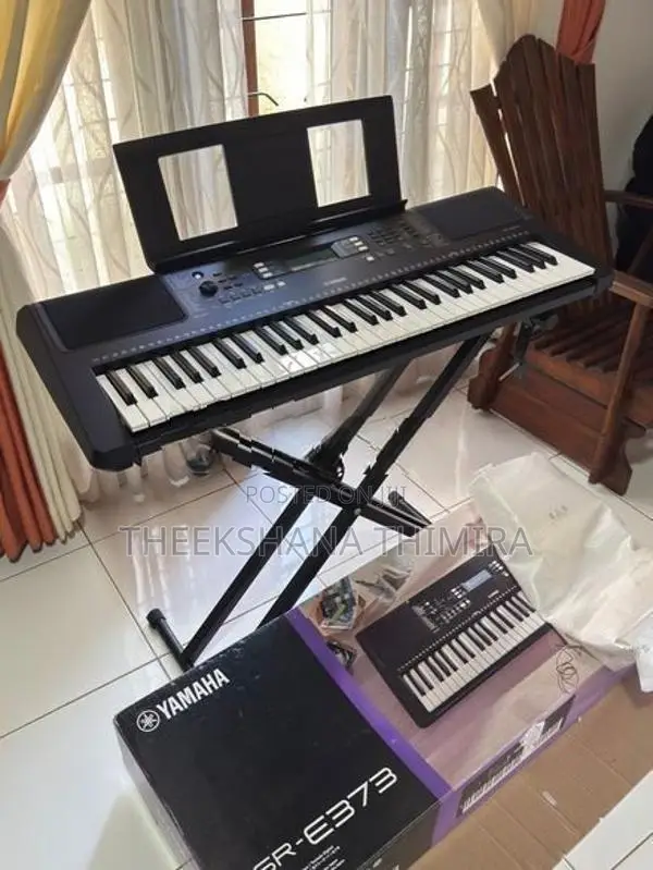 YAMAHA PSR-E373