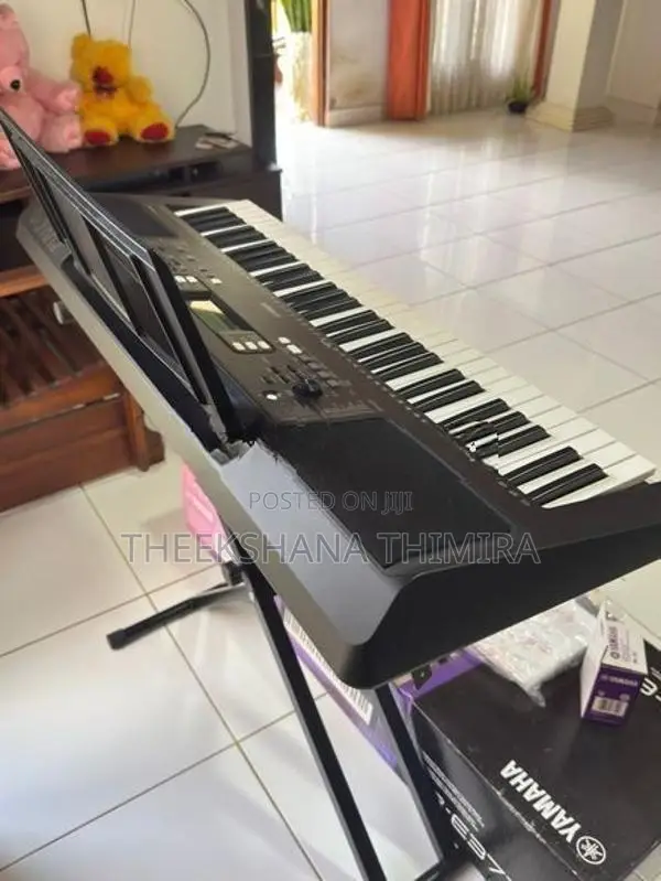YAMAHA PSR-E373