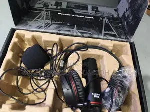 Focusrite Scarlett 2i2 Studio 4th Gen
