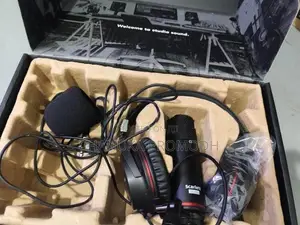 Focusrite Scarlett 2i2 Studio 4th Gen