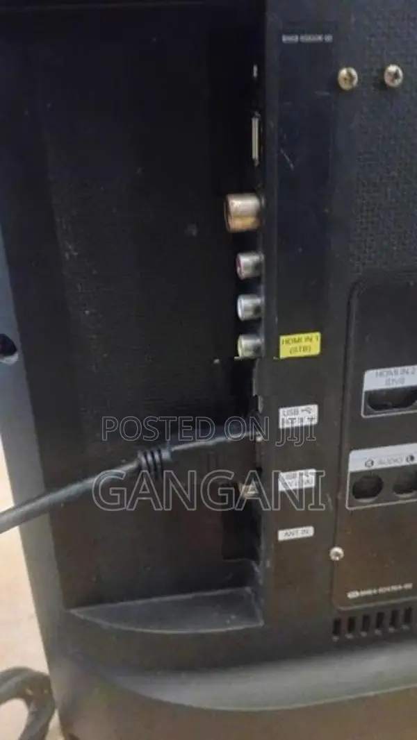 SAMSUNG LED Converted TO HD Smart TV With Wallmount Brackets