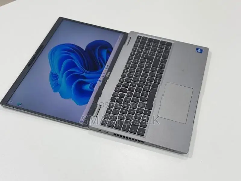 Core i7 11th Gen Dell Latitude 5520 l 16GB Ram 512GB SSD Backlit