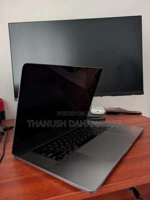 A1990 MacBook Pro 15 Inch i7 2019 16GB