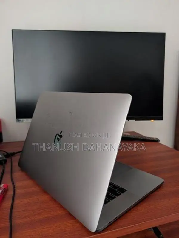A1990 MacBook Pro 15 Inch i7 2019 16GB