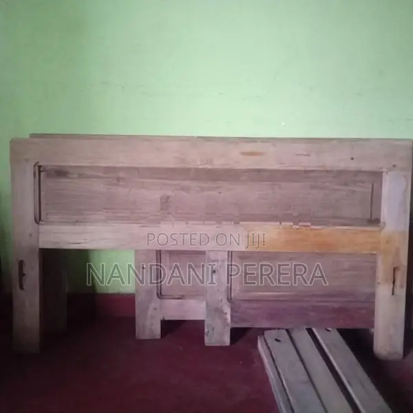 පිහිබියා ඩබල් ඇදන් දෙකක්..