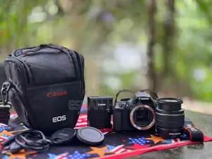Canon 1300D Camera