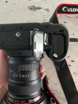 Canon 5D Mark IV With Lens