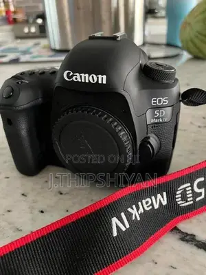 Canon 5D Mark IV With Lens