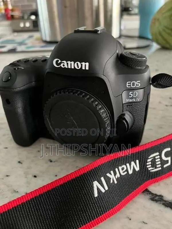 Canon 5D Mark IV With Lens
