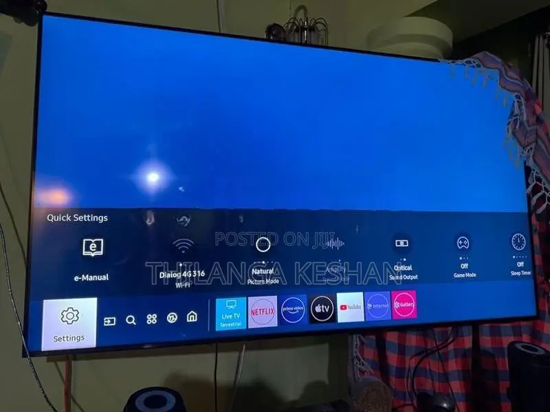 Samsung ua65au8000r 65-Inch Crystal UHD 4k Smart TV