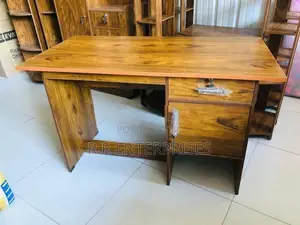 New 4*2 Ft Office Table