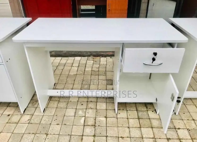 New 4*2 Ft White Office Table