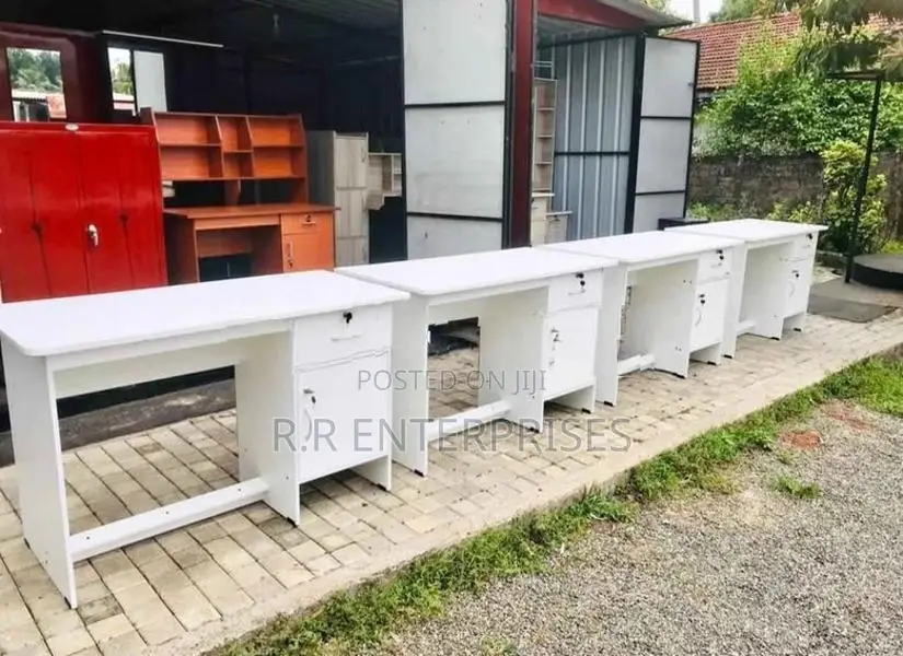 New 4*2 Ft White Office Table