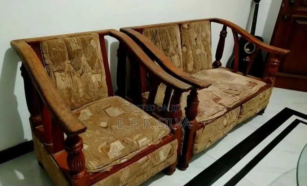 තෙක්ක පුටු කට්ටලයක්