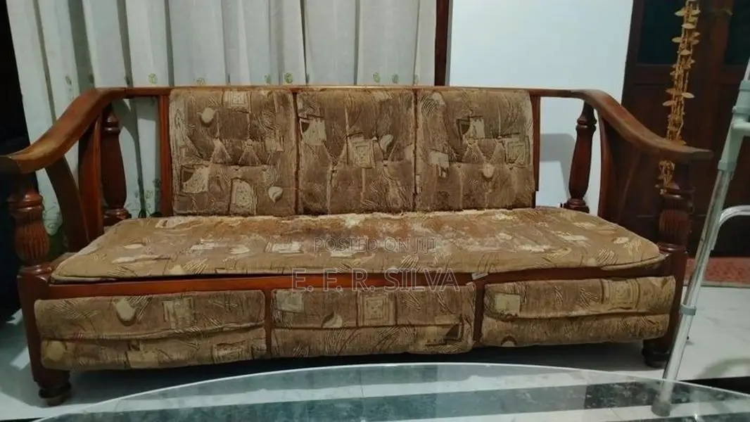තෙක්ක පුටු කට්ටලයක්