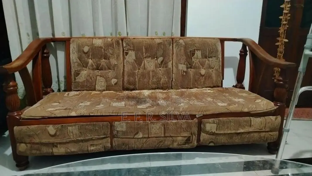 තෙක්ක පුටු කට්ටලයක්