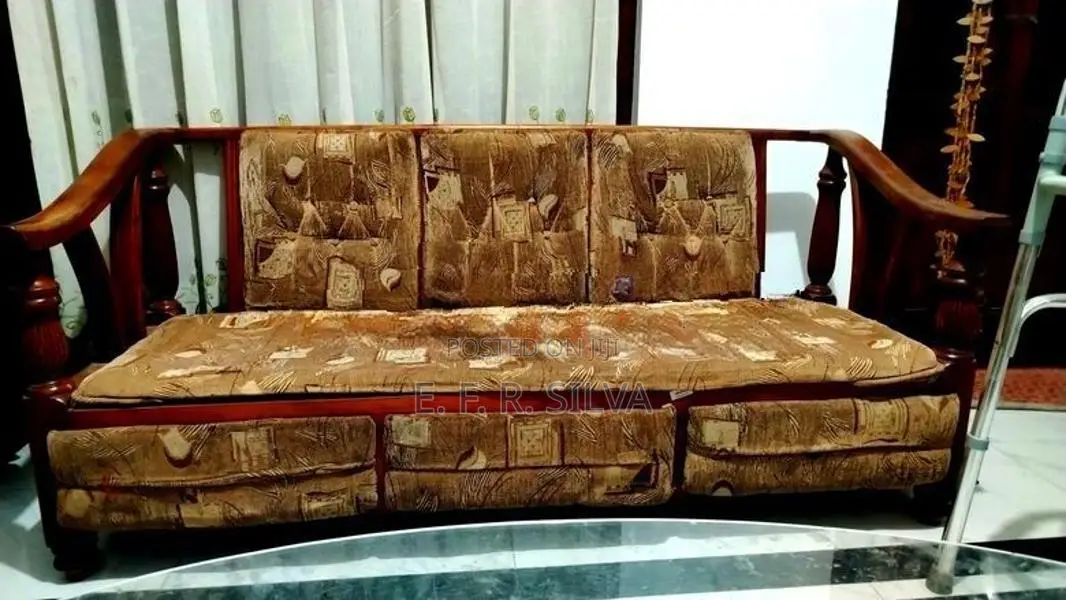 තෙක්ක පුටු කට්ටලයක්