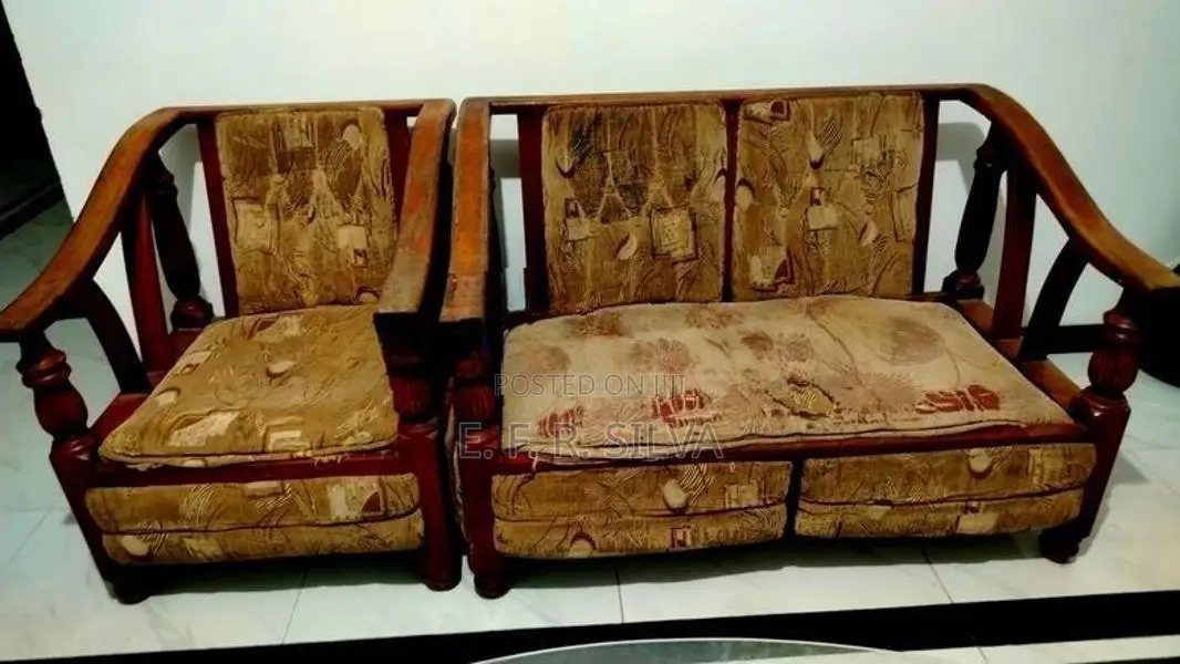 තෙක්ක පුටු කට්ටලයක්