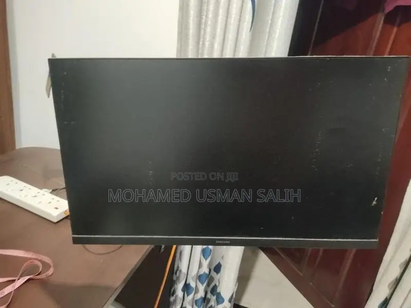 Samsung Frameless 24-inch IPS Monitor