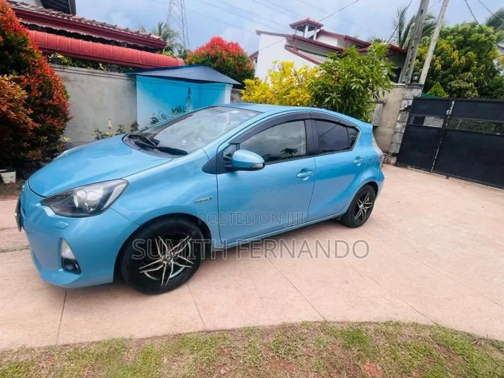Toyota Aqua 2012 Car (Used)