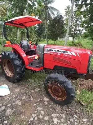 Massey-Ferguson 1552 2021 Tractor (Used)