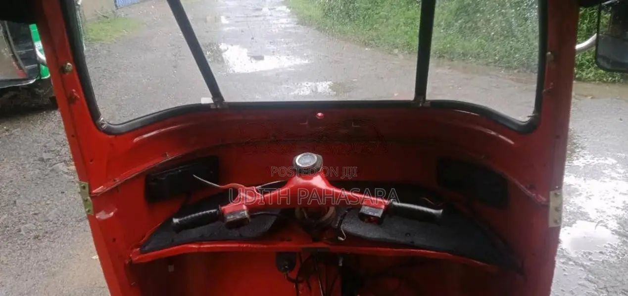 Bajaj RE 2 Stroke 2005 Three Wheel (Used)