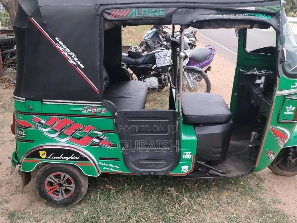 Bajaj 4 Stroke 2007 Three Wheel (Used)