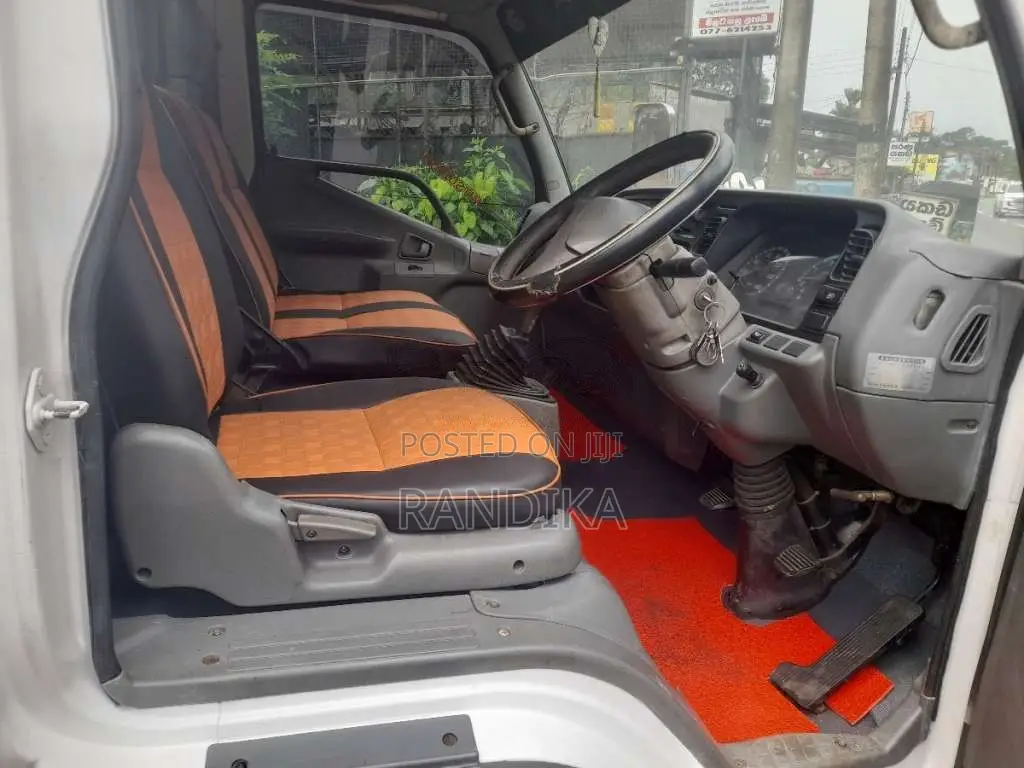 Mitsubishi Carrier 19.5 1993 Lorry (Used)