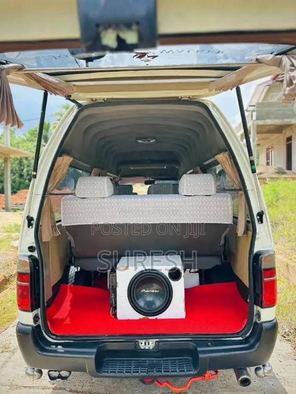 Toyota Dolphin 1999 Van (Used)